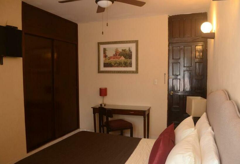 חדר משפחתי, Aztlan