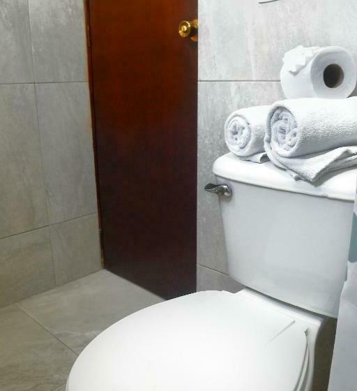 חדר משפחתי, Aztlan