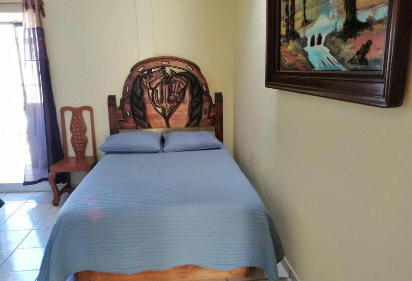 Cameră Familiară, Chely