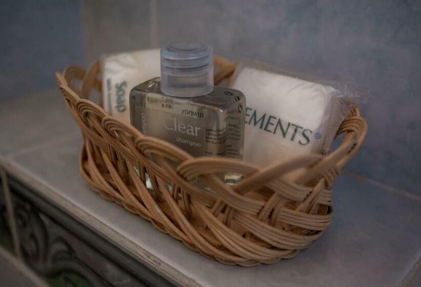 غرفة قياسية, Es Piedra Alta By De Los Perez