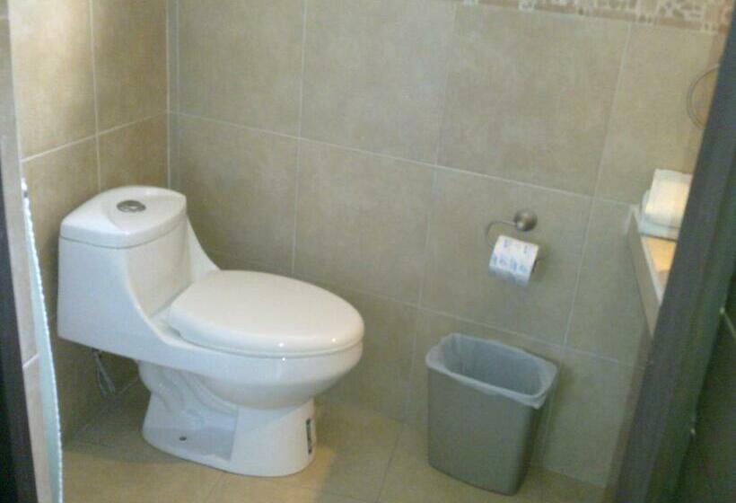 标准三人间, Los Angeles