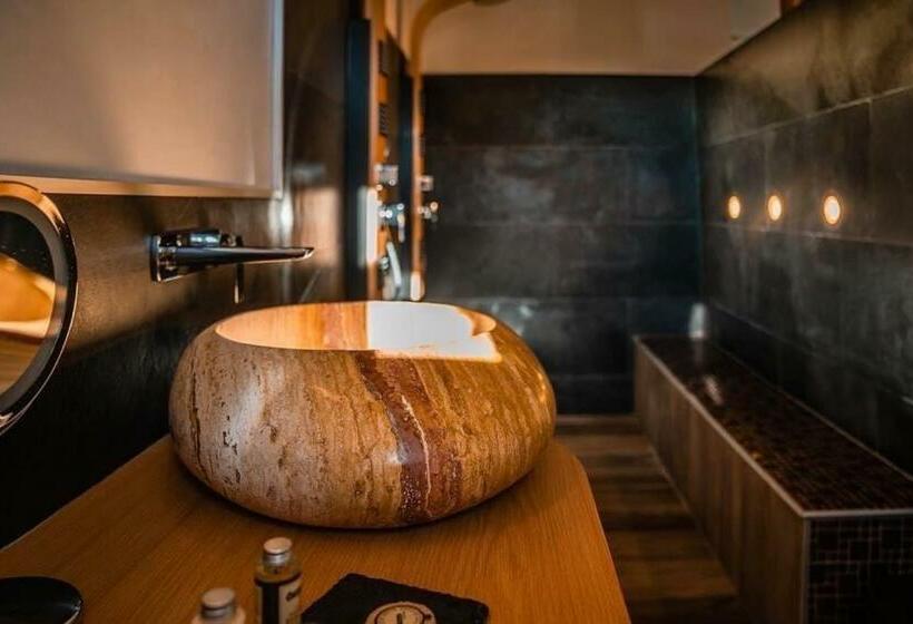 标准间, Mas Des Cigales