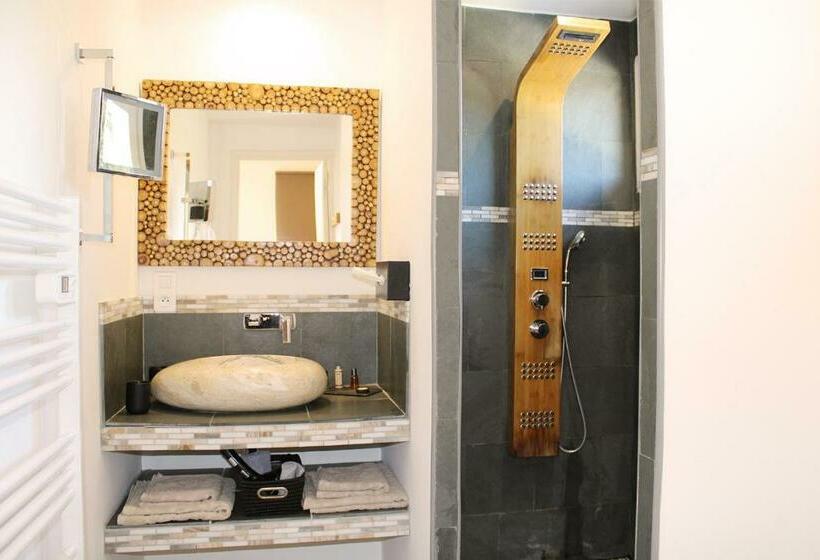 标准间, Mas Des Cigales