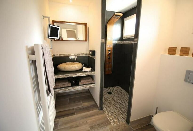 标准间, Mas Des Cigales