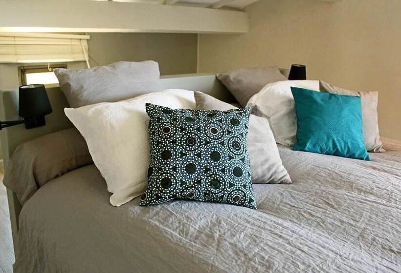 标准间, Mas Des Cigales