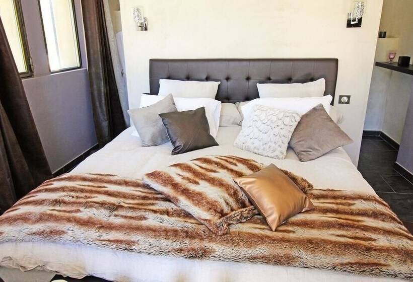 标准间, Mas Des Cigales