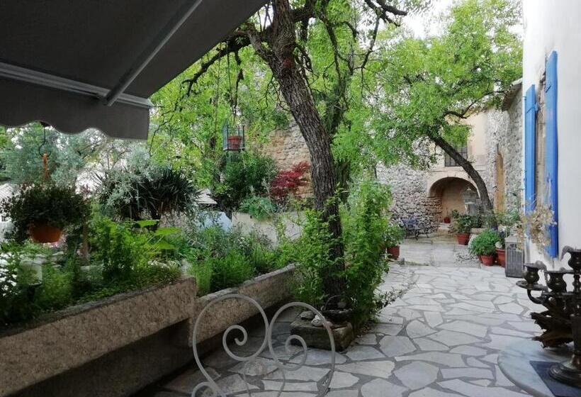 침실 3개 주택, Mas Des Artistes