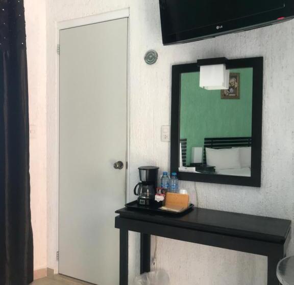 标准三人间, Posada Mercy