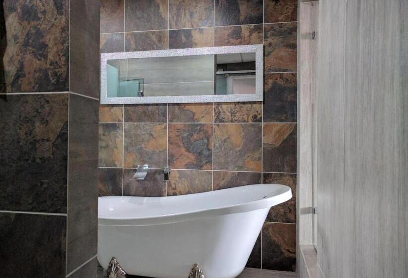 جناح ديلوكس, Aeropuerto