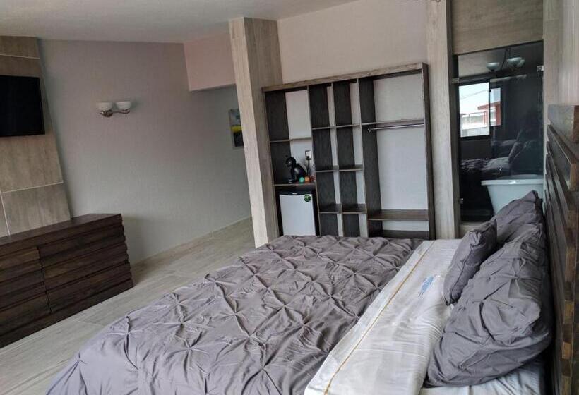 جناح ديلوكس, Aeropuerto