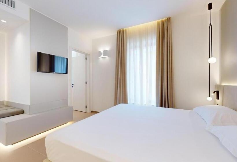 컴포트 룸, Primo Ostuni