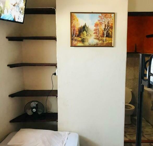 اتاق استاندارد سه نفره, Hostal Brisas Y Olas