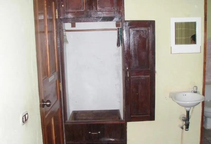 スタンダードトリプルルーム, Hostal Brisas Y Olas