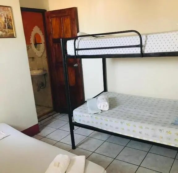 スタンダードトリプルルーム, Hostal Brisas Y Olas