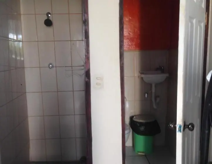 ルームシェアのワンベッド, Hostal Brisas Y Olas