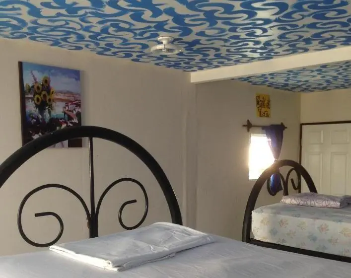 ルームシェアのワンベッド, Hostal Brisas Y Olas