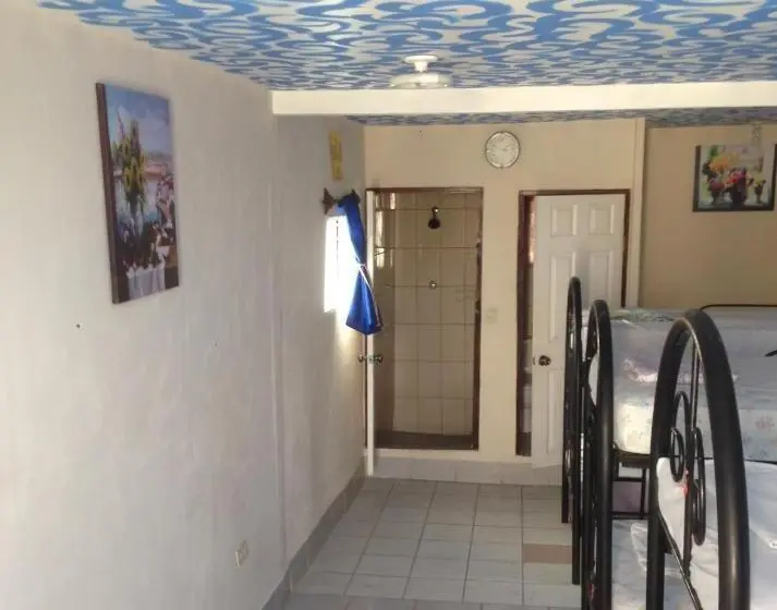 ルームシェアのワンベッド, Hostal Brisas Y Olas