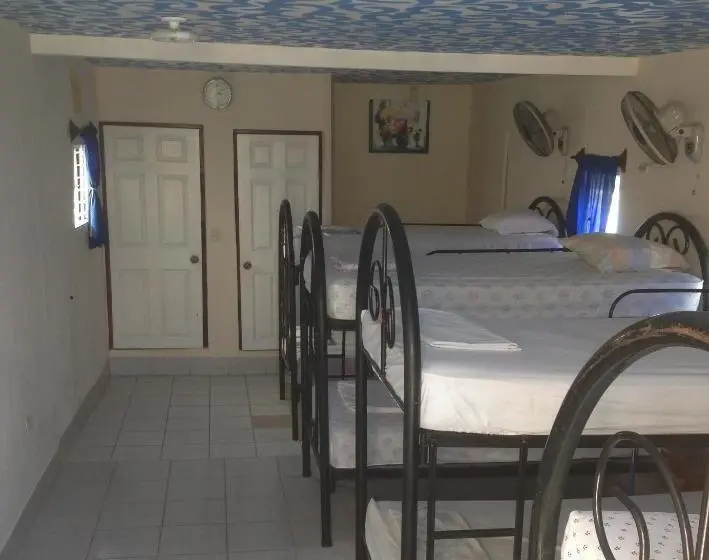 ルームシェアのワンベッド, Hostal Brisas Y Olas