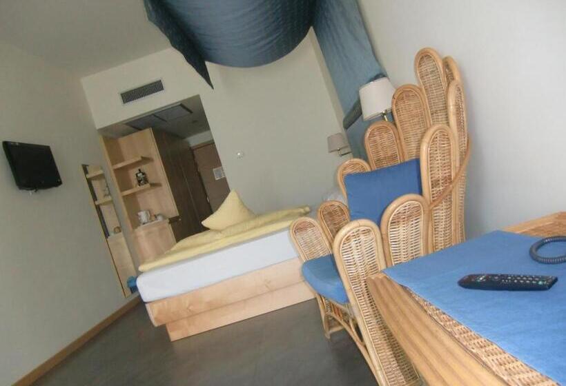 Полулюкс Вид на Озеро, Beach Hotel Du Lac Malcesine