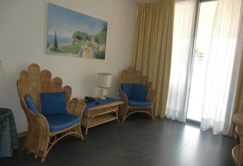 带河湖景观的轻年套房, Beach Hotel Du Lac Malcesine