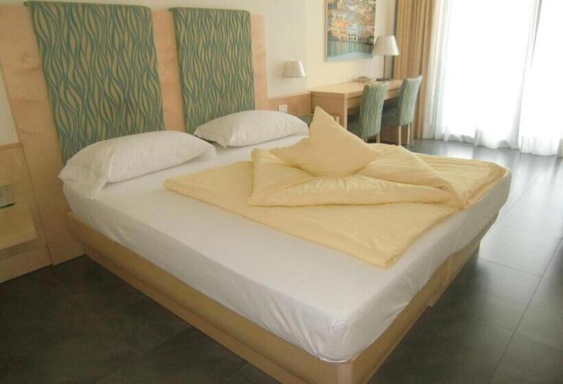 Superior room with lake view, Beach Hotel Du Lac Malcesine