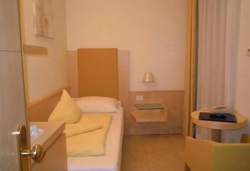 バルコニー付きシングルスタンダードルーム, Beach Hotel Du Lac Malcesine