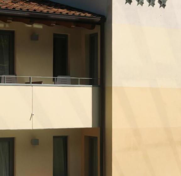 带阳台的标准单人间, Beach Hotel Du Lac Malcesine