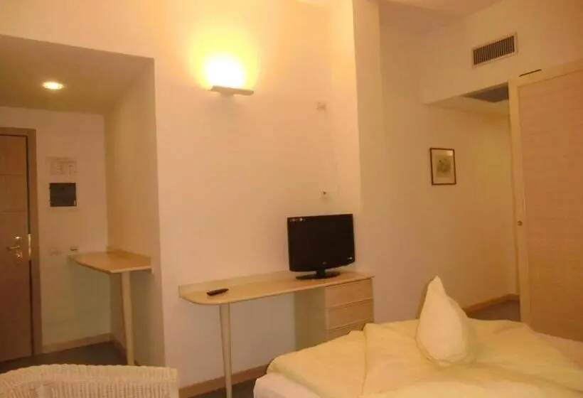Suite with lake view, Beach Hotel Du Lac Malcesine