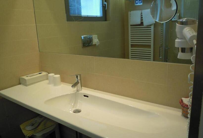 Suite with lake view, Beach Hotel Du Lac Malcesine