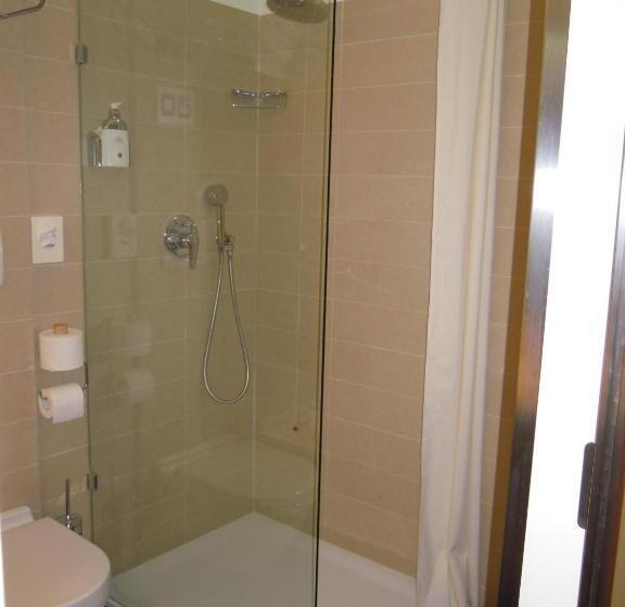 Suite with lake view, Beach Hotel Du Lac Malcesine