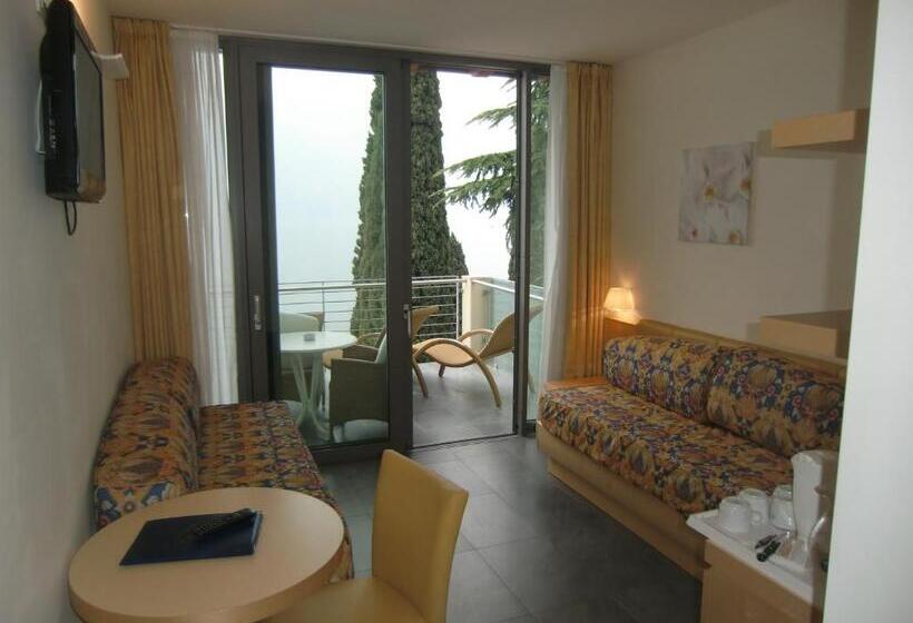 Suite with lake view, Beach Hotel Du Lac Malcesine