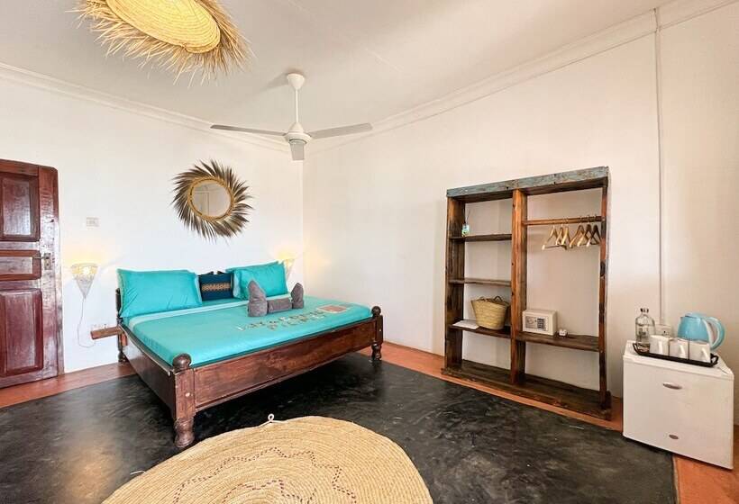 Triple Room Sea View, Pili Pili Beach Bungalows