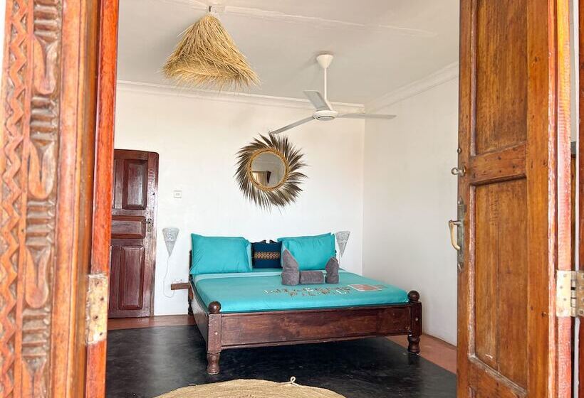 Triple Room Sea View, Pili Pili Beach Bungalows