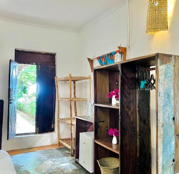 Economy Quadruple Room, Pili Pili Beach Bungalows