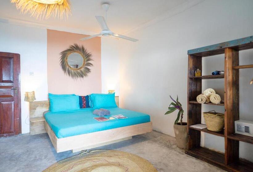 Triple Room Sea View, Pili Pili Beach Bungalows