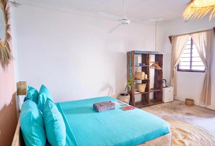 Triple Room Sea View, Pili Pili Beach Bungalows