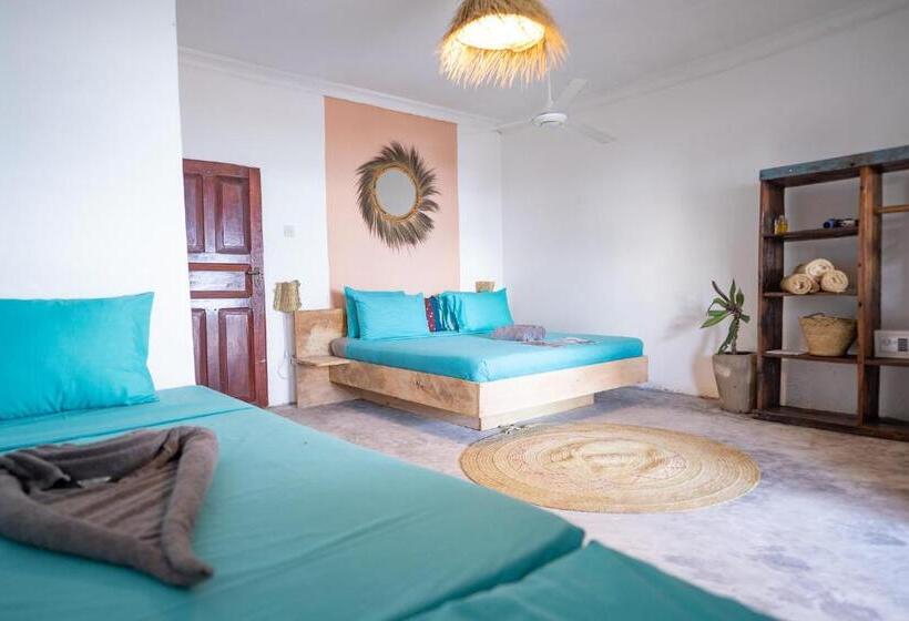 Triple Room Sea View, Pili Pili Beach Bungalows