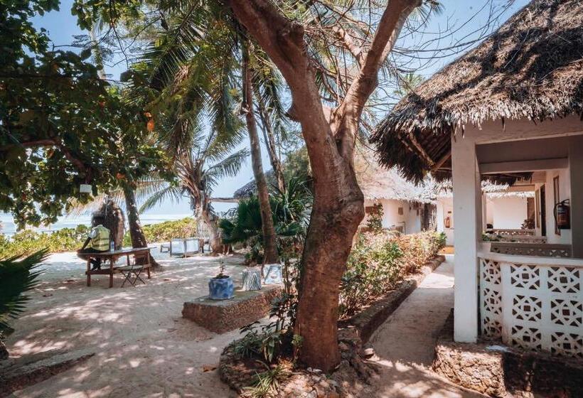 Трехместный Номер Стандарт Вид на Сад, Pili Pili Beach Bungalows