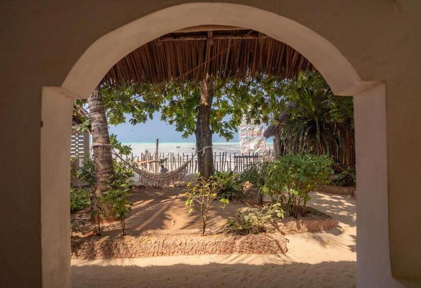اتاق استاندارد سه تخته با چشم‌انداز باغ, Pili Pili Beach Bungalows