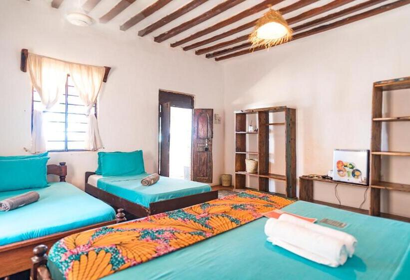 اتاق استاندارد سه تخته با چشم‌انداز باغ, Pili Pili Beach Bungalows
