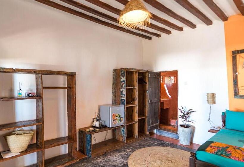 اتاق استاندارد سه تخته با چشم‌انداز باغ, Pili Pili Beach Bungalows