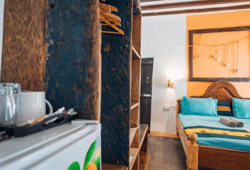 Economy Triple Room, Pili Pili Beach Bungalows