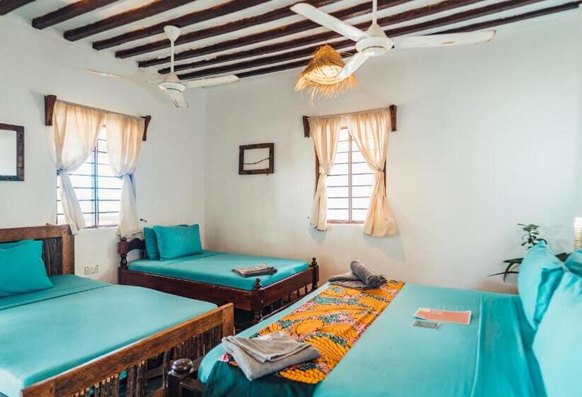 Четырехместный Номер Стандарт Вид на Сад, Pili Pili Beach Bungalows