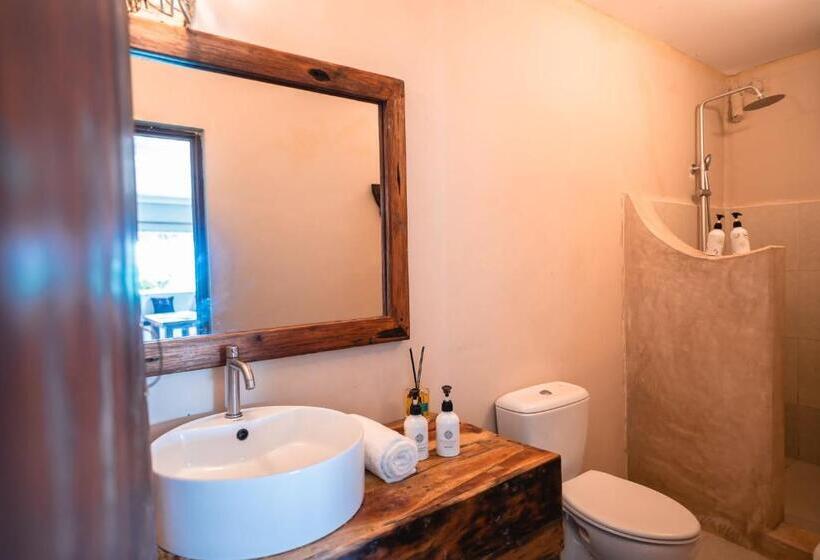 3 Bedroom Suite, Pili Pili Beach Bungalows