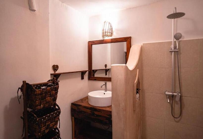 Люкс 3 Спальни, Pili Pili Beach Bungalows