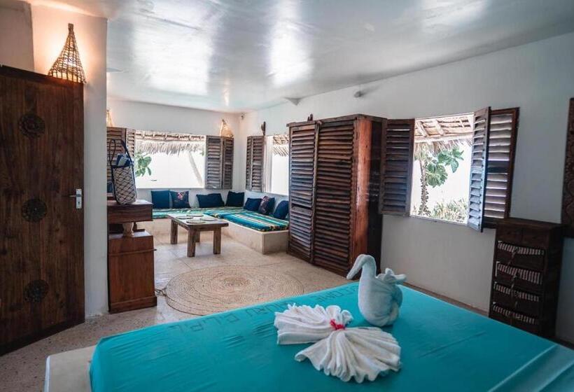 Люкс 3 Спальни, Pili Pili Beach Bungalows