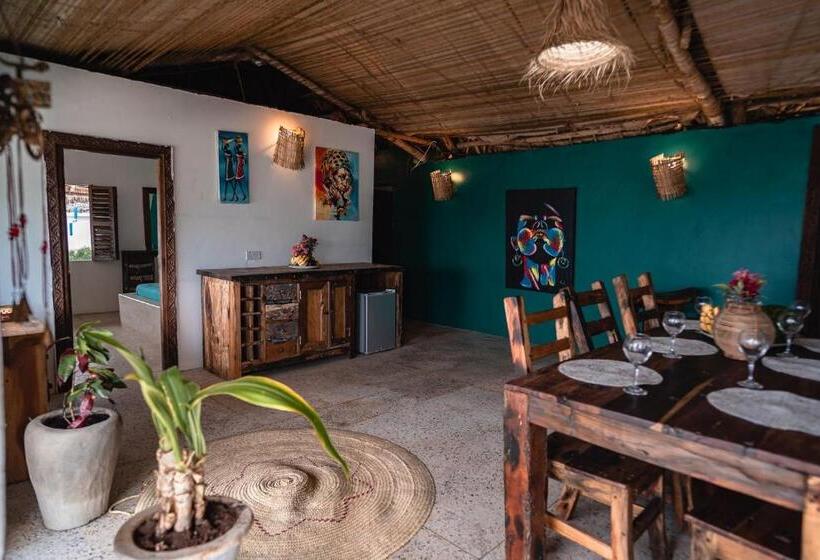 Люкс 3 Спальни, Pili Pili Beach Bungalows