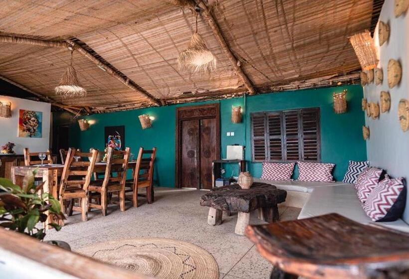 Люкс 3 Спальни, Pili Pili Beach Bungalows