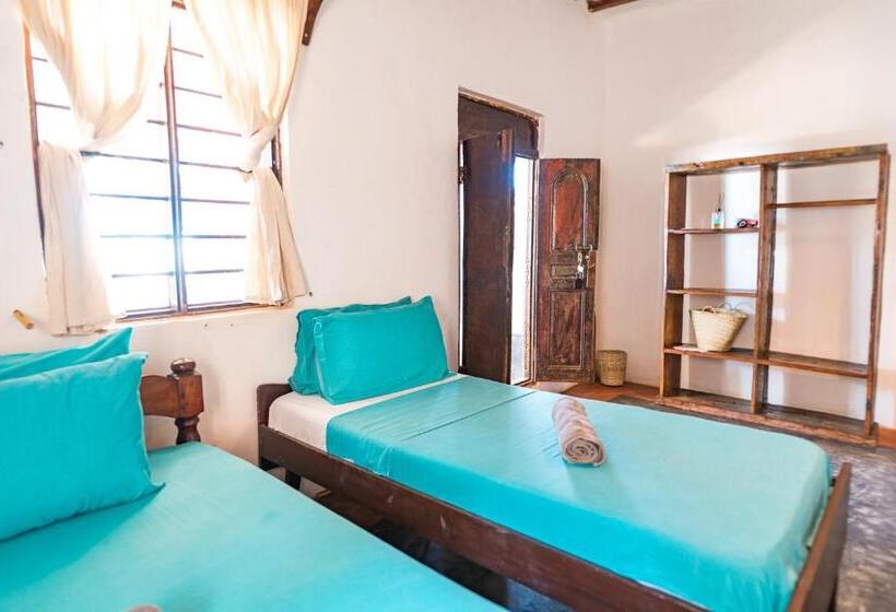 Трехместный Номер Стандарт Вид на Сад, Pili Pili Beach Bungalows