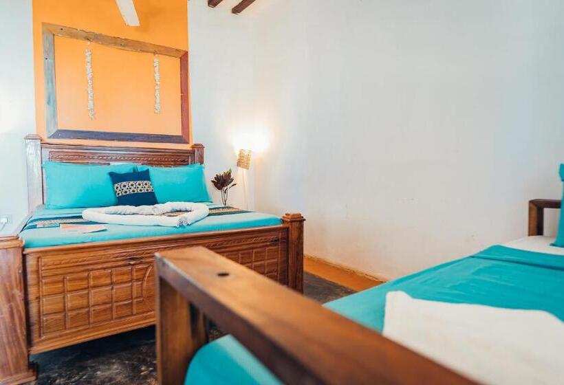 Трехместный Номер Стандарт Вид на Сад, Pili Pili Beach Bungalows